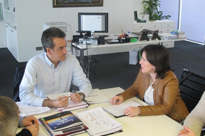 El consejero y la alcaldesa