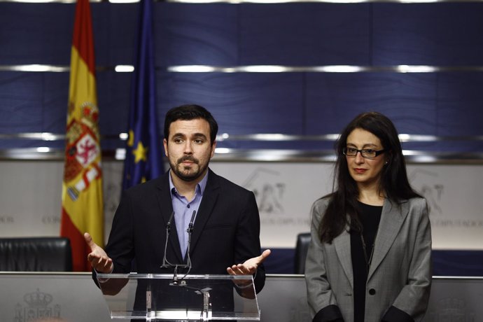 Alberto Garzón y Sol Sánchez en el Congreso