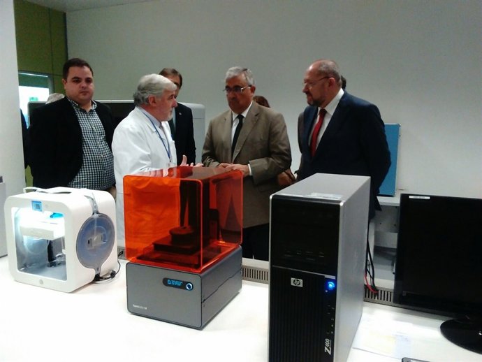 Ramírez de Arellano (c) visita las instalaciones de Andaltec.