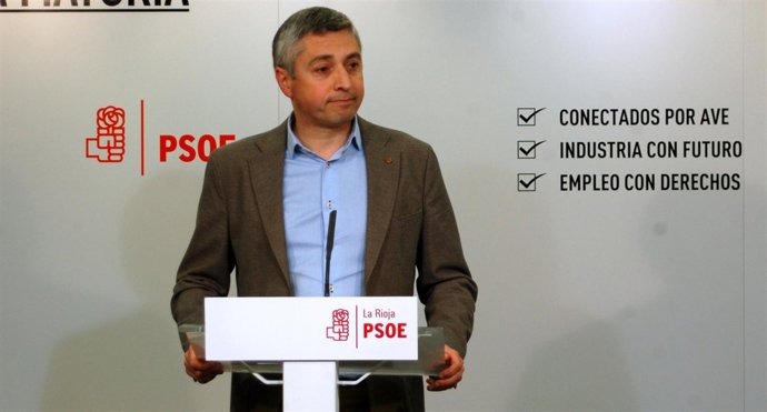 El secretario de Organización del PSOE, Francisco Ocón, en rueda de prensa
