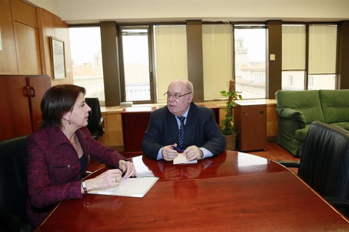 El consejero y la alcaldesa