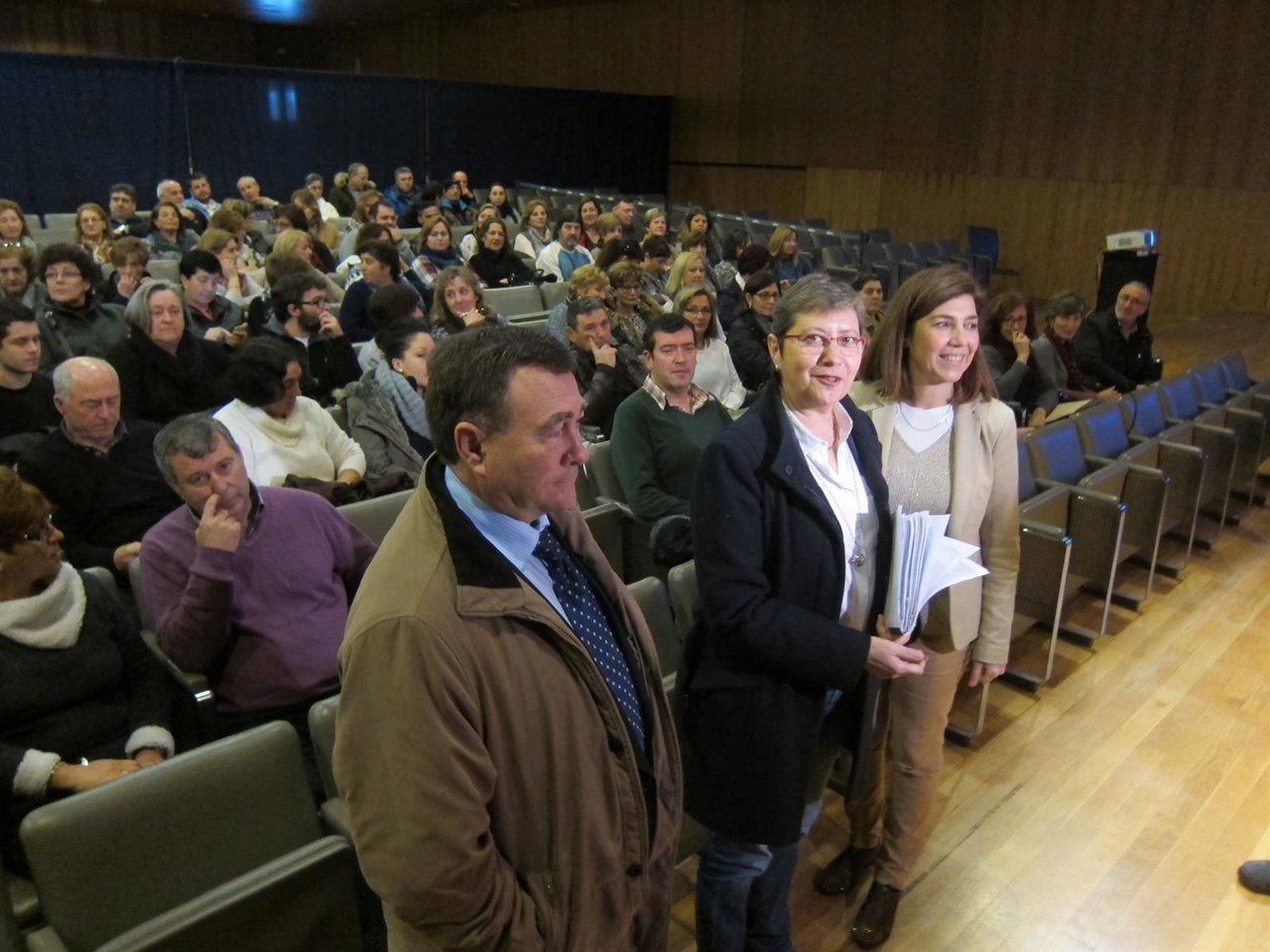 La conselleira do Mar, Rosa Quintana, en el medio