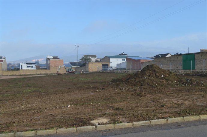 Trabajos para el parque de la Barriada de los Poetas de Pedrera
