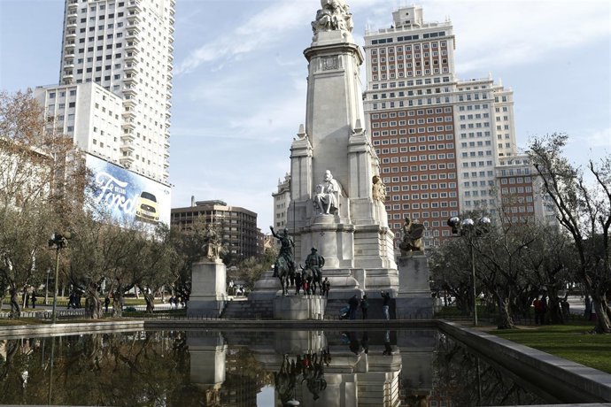 Turistas en Plaza de España