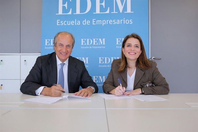Firma de convenio en EDEM