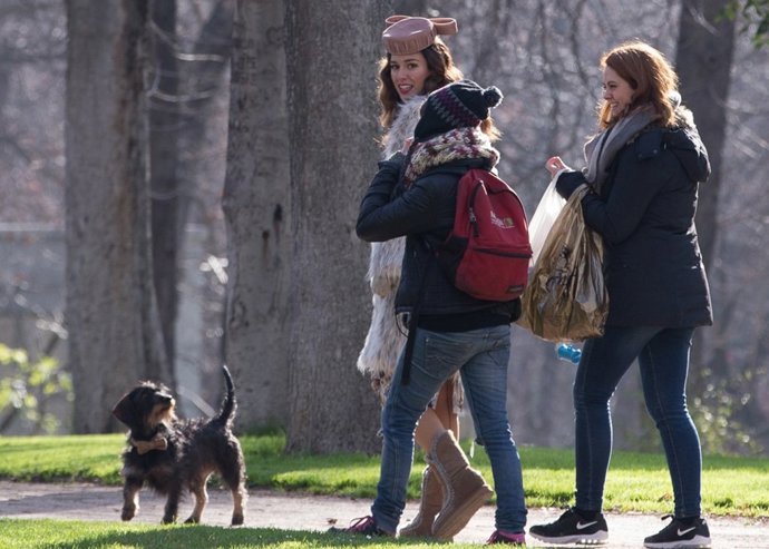 BLANCA Suárez JUNTO A SU PERRITO