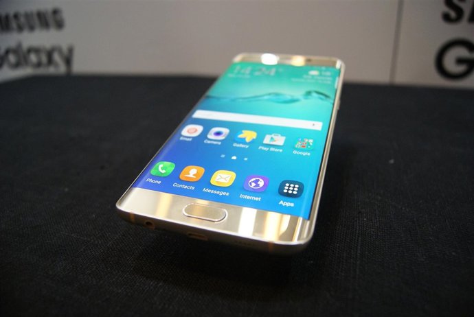 Smartphone phablet Samsung Galaxy S6 Edge