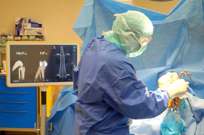 Manises, primer hospital nacional que opera prótesis de rodilla con un navegador
