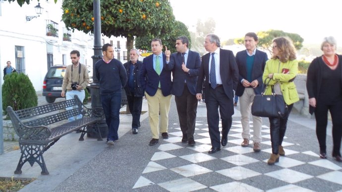 Antonio Sanz, delegado del Gobierno en Andalucía, visita Vejer