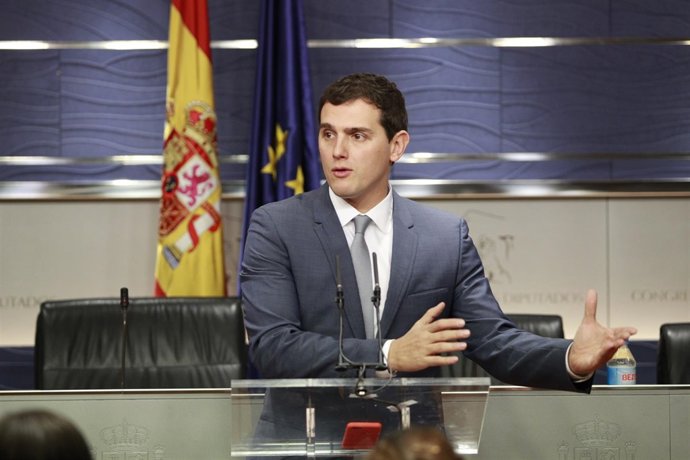 Albert Rivera en el Congreso tras reunirse con el Rey
