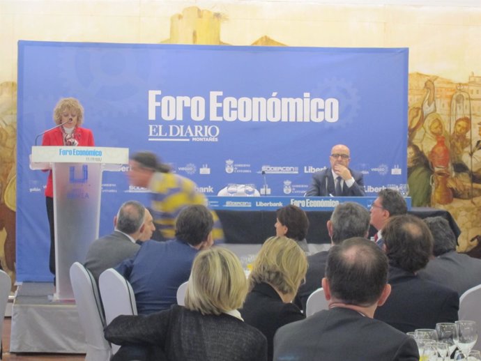 Eva Díaz Tezanos en el foro económico de El Diario Montañes 