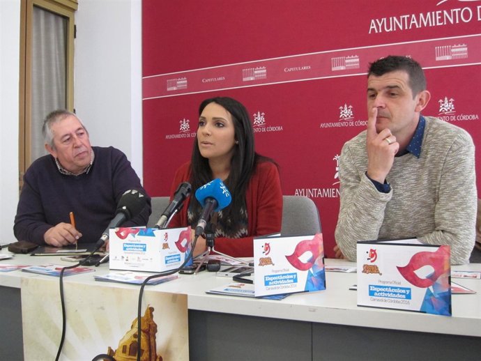 Carmen González (centro), entre José Martínez y Antonio Navajas