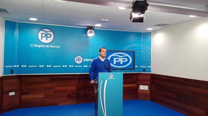 El portavoz del PP regional, Javier Iniesta 