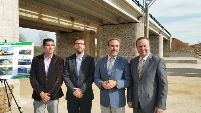Felipe López durante la inauguración del nuevo puente en Gerena
