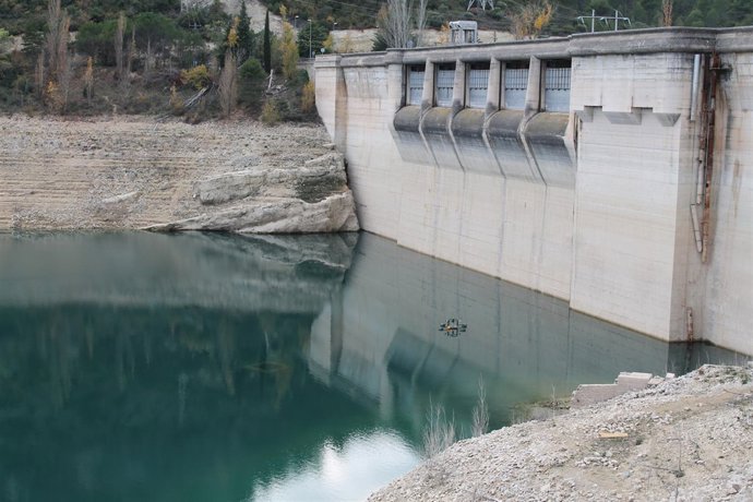 EMBALSE ENTREPEÑAS, AGUA 