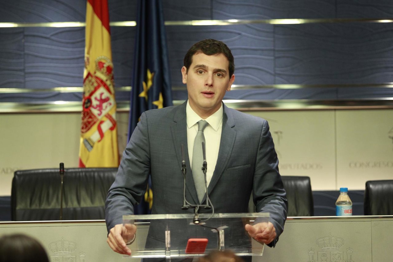 Albert Rivera en el Congreso tras reunirse con el Rey