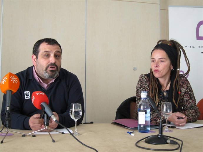 Juan José Carmona, de WWF, y Raquel Ñeco, de Verdemar-Ecologistas