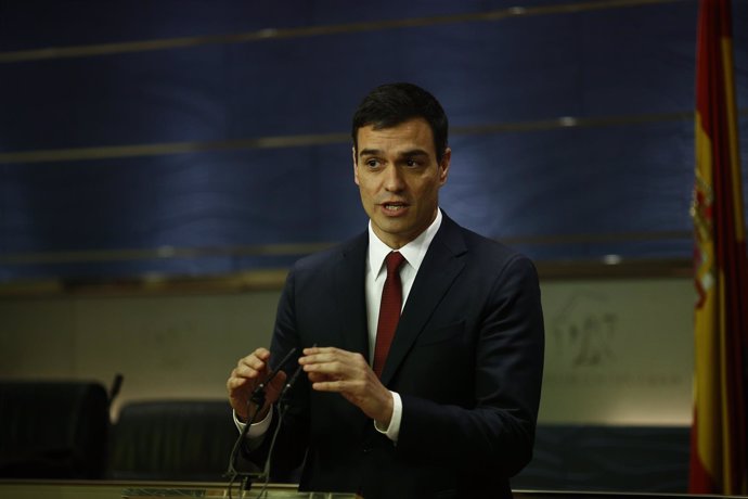 Pedro Sánchez en el Congreso tras reunirse con el Rey