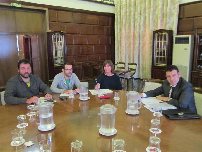 La concejal Teresa Artigas y el gerente de Auzsa, Manuel Ramo