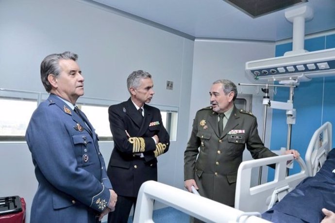 El JEMAD visita la Unidad de Aislamiento del Hospital 'Gómez Ulla'
