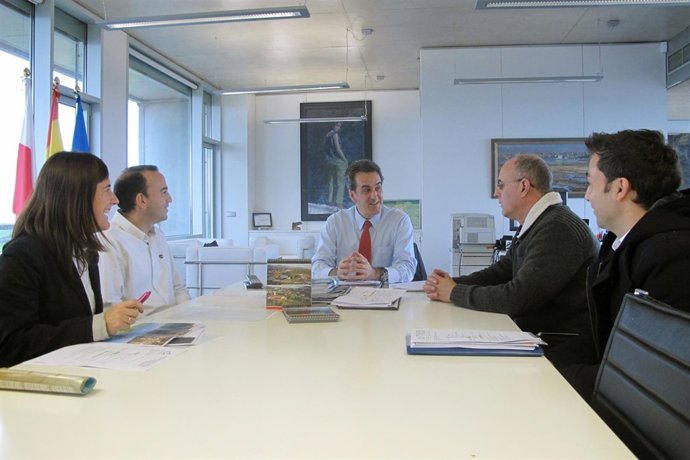 Martín se reúne con representantes de GAL Asón-Agüera-Trasmiera