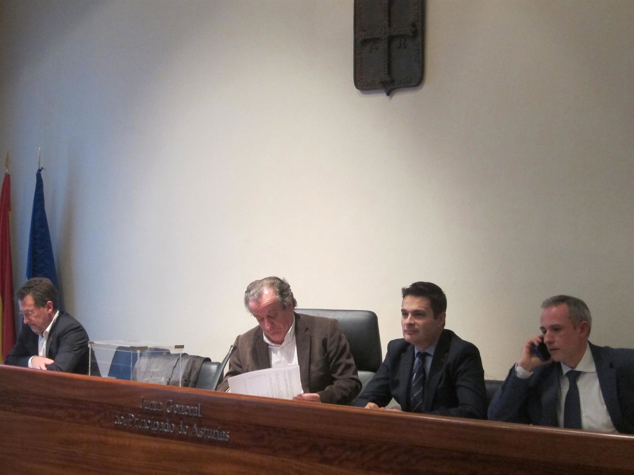 Mesa de la Comisión de Educación. 