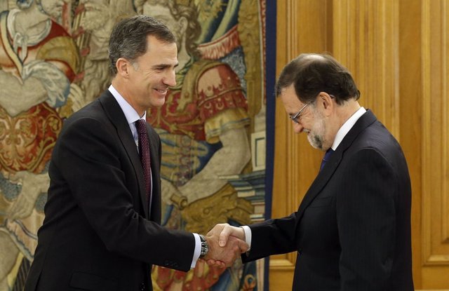 El rey Felipe VI recibe en audiencia en el Palacio de la Zarzuela a Rajoy