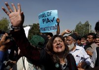 Dimite el presidente de la aerolínea PIA tras la muerte de dos empleados durante una manifestación