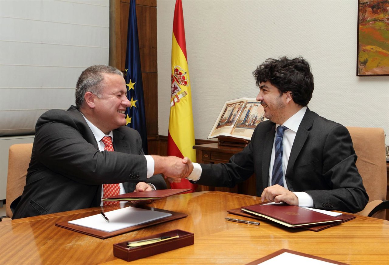 Imagen de la firma del convenio