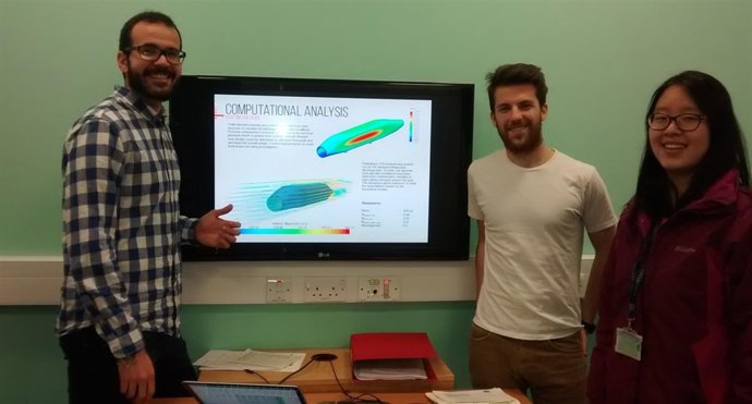 A la izquierda de la imagen, Miguel Pozuelo junto a otros compañeros del equipo 