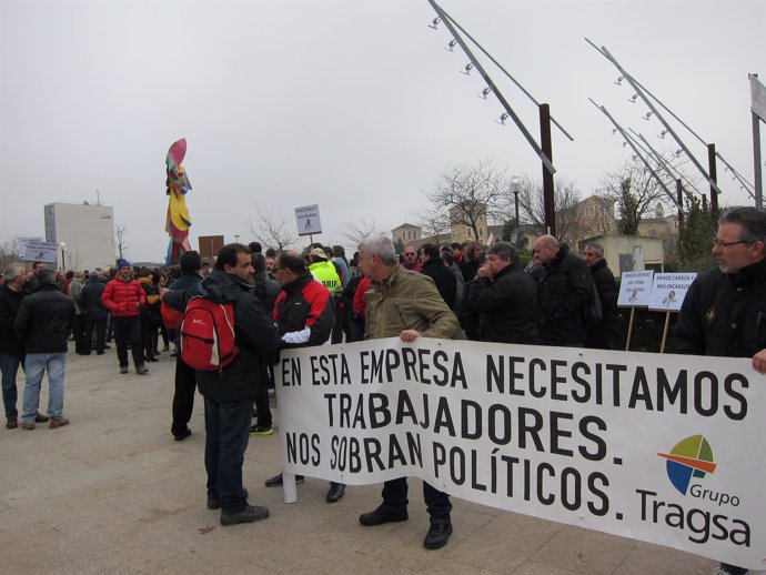 Concentración de trabajadores de Tragsa ante las Cortes de Castilla y León