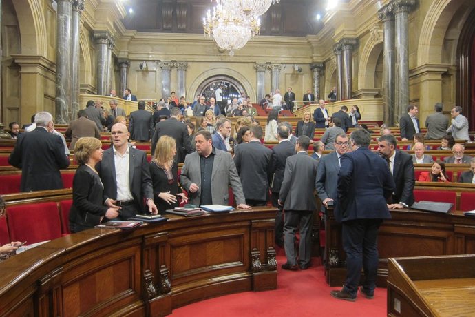 Pleno del Parlament, con diputados de JxSí en primer plano