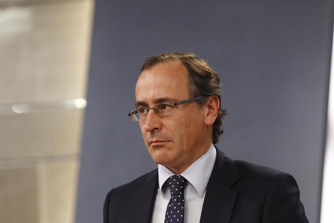 Alfonso Alonso tras el Consejo de Ministros
