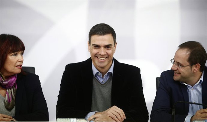 Micaela Navarro, Pedro Sánchez y César Luena 