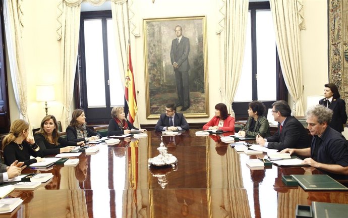 Patxi López preside la primera reunión de la mesa del Congreso