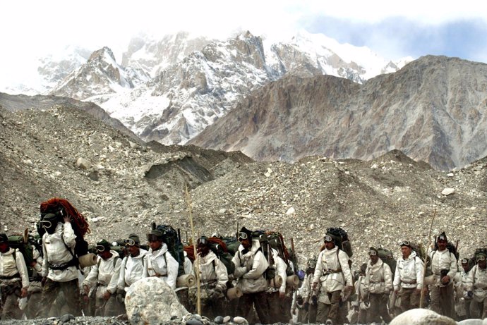 Soldados indios en el glaciar de Siachen