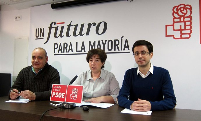 Los socialistas Manuel Gago, Carmen García y José Luis Mateos 
