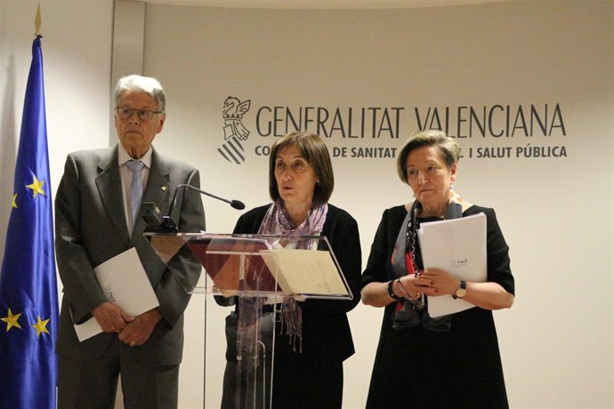 Dolores Salas, Ana Lluch y Antonio Llombart presentan el modelo de oncología CV