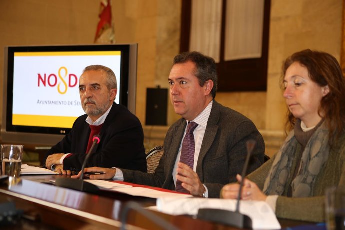 Espadas presenta el proyecto de cláusulas sociales