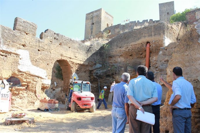 Obras de reurbanización del Arrabal del Castillo, en Alcalá de Guadaíra