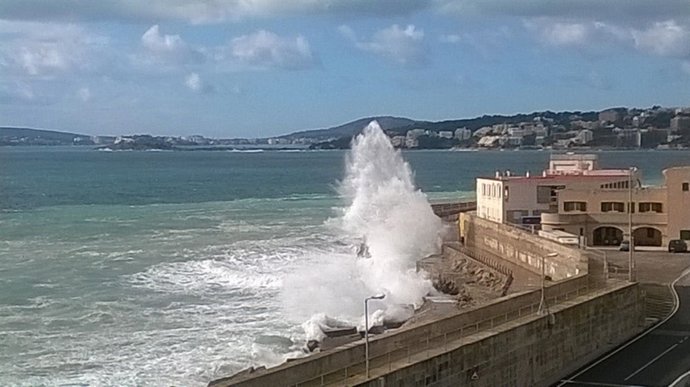 Oleaje en el puerto de Palma, temporal
