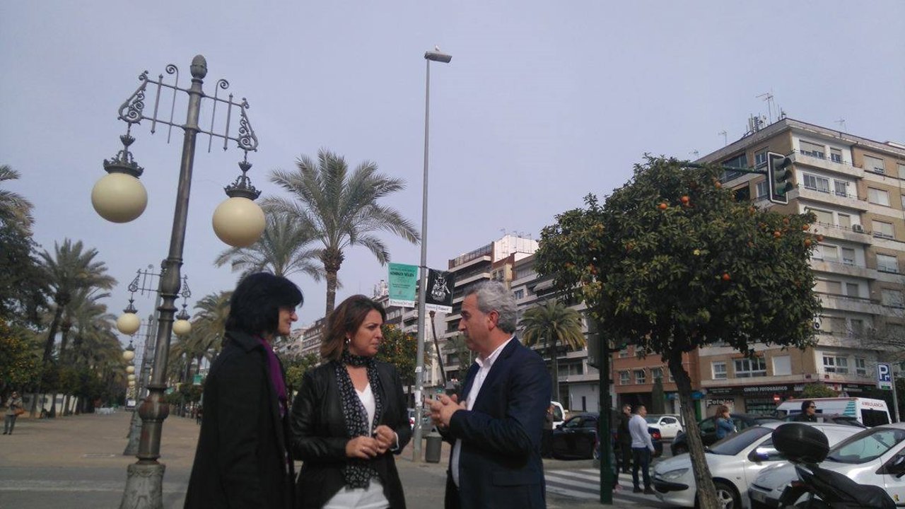 Izquierdo (dcha.) junto a Ambrosio y Pernichi en el inicio de las actuaciones