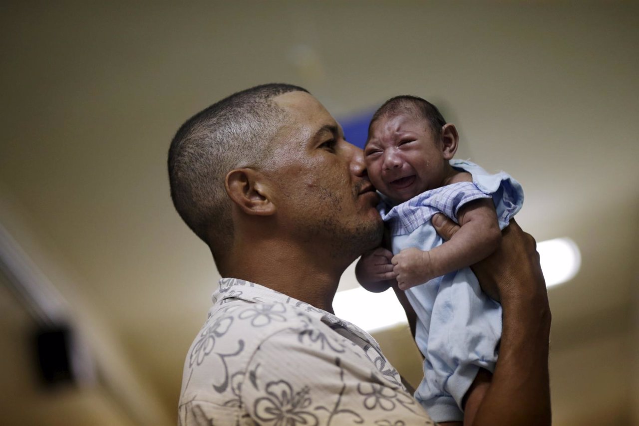 Bebé con microcefalia en Brasil