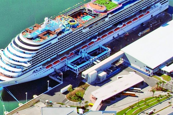 Pasarela de cruceros de Adelte