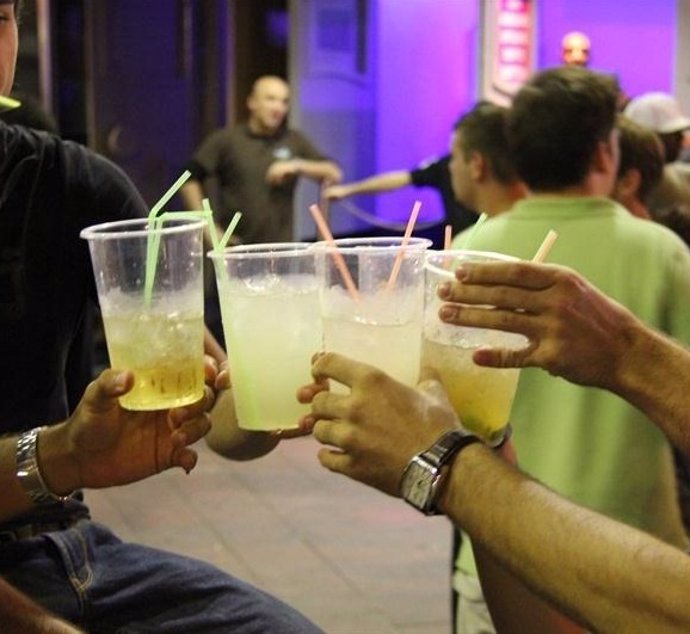 Consumo de alcohol en Fallas sube un 400% según un estudio de aguas residuales