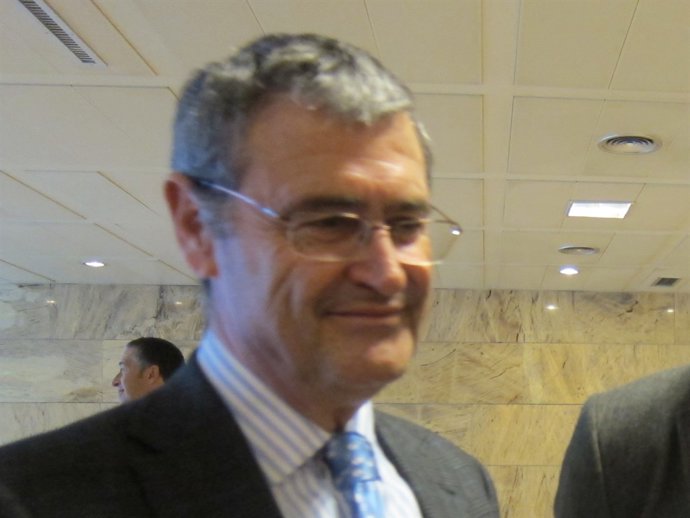 El catedrático Lucas Domínguez, en Oviedo