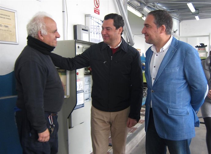 Juanma Moreno y Elías Bendodo, PP-A, en sede de Aspromanis Málaga