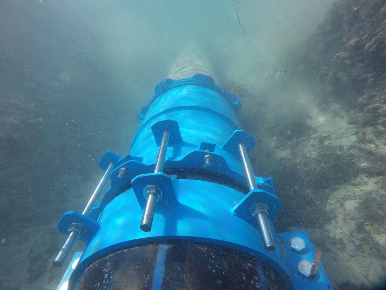 Sustitución de la brida del emisario de Talamanca