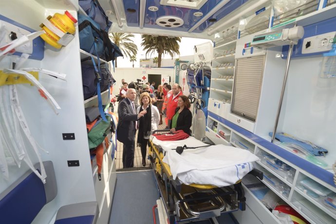 Ambulancia medicalizada en el Hospitalito del Carnval de LPGC