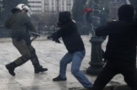 La Policía emplea gases lacrimógenos contra manifestantes en Atenas